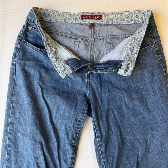 IZOD Women Cropped Jeans size 8 Blue Slim Fit Curvy Mid Rise - Picture 2 of 11